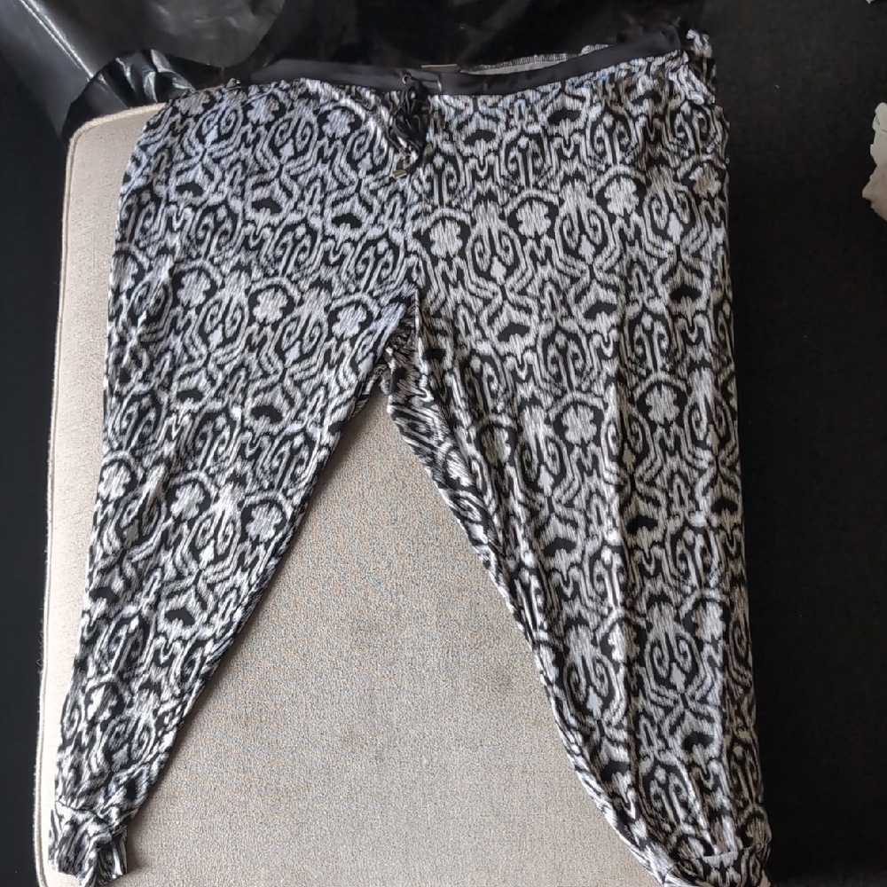 Avenue Monochrome Patterned Pants
